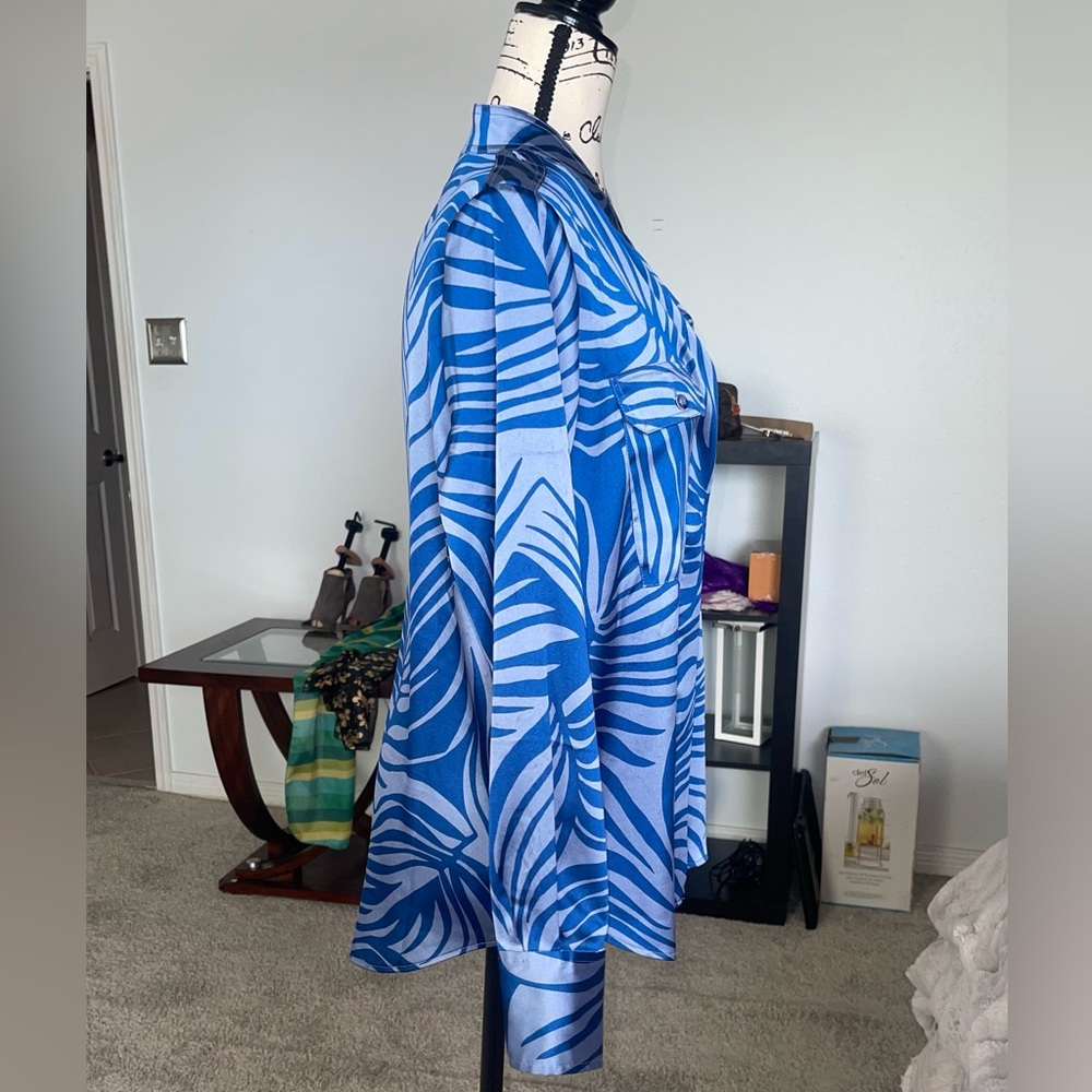 WHBM - Gray & Blue Printed Long-Sleeve Blouse absolutely gorgeous size M - Picture 9 of 9